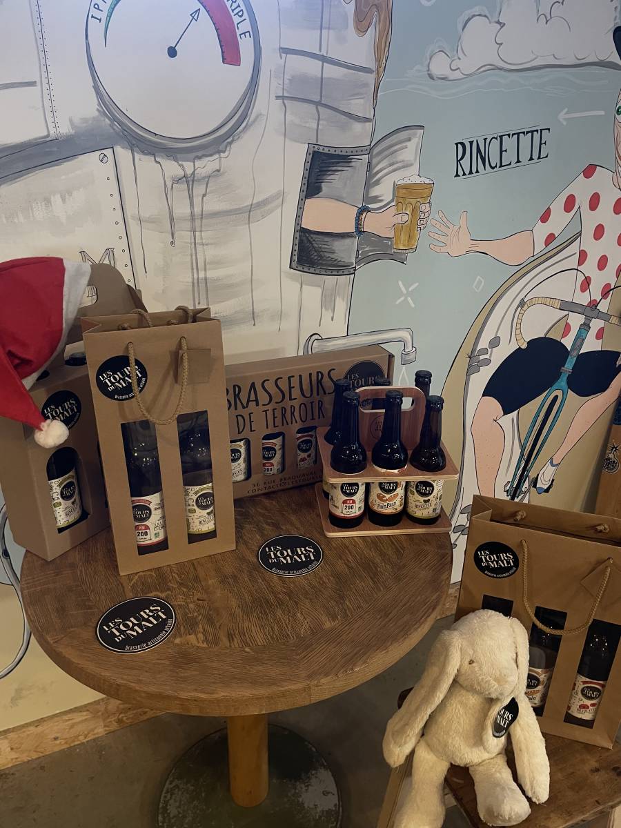 Idées Cadeaux de Noël Locales et Authentiques : Offrez des Produits Artisanaux de la Brasserie Aux Tours du Malt